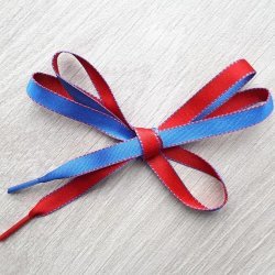 Двухцветные плоские красно-синие атласные шнурки