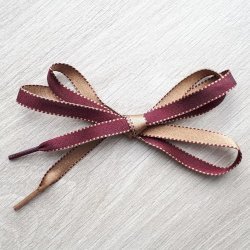 Двухцветные плоские бордово-коричневые атласные шнурки