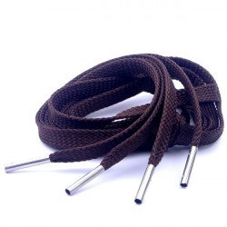 Плоские коричневые шнурки с металлическими наконечниками